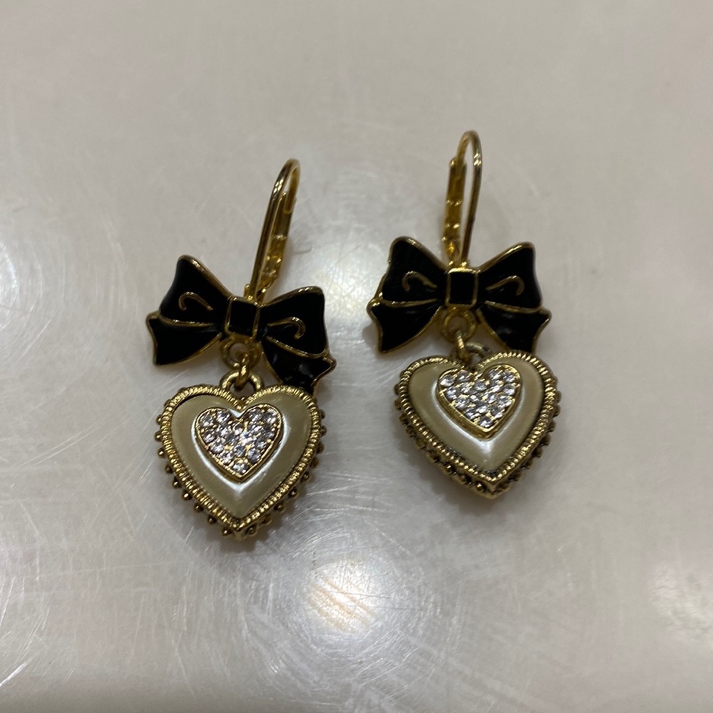 Betsy Johnson heart earrings